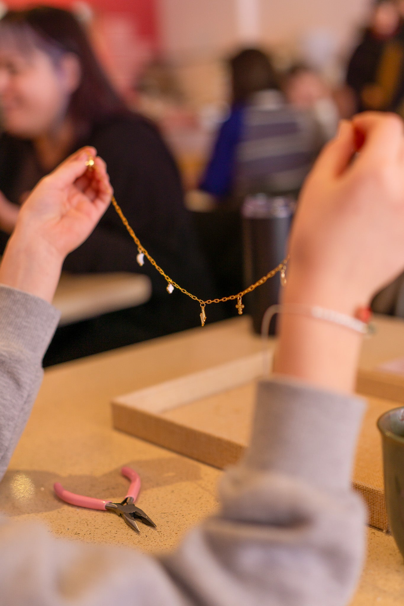 Atelier fabrique ton bijou à breloques- bar à bijoux -sur réservation 2 à 3h