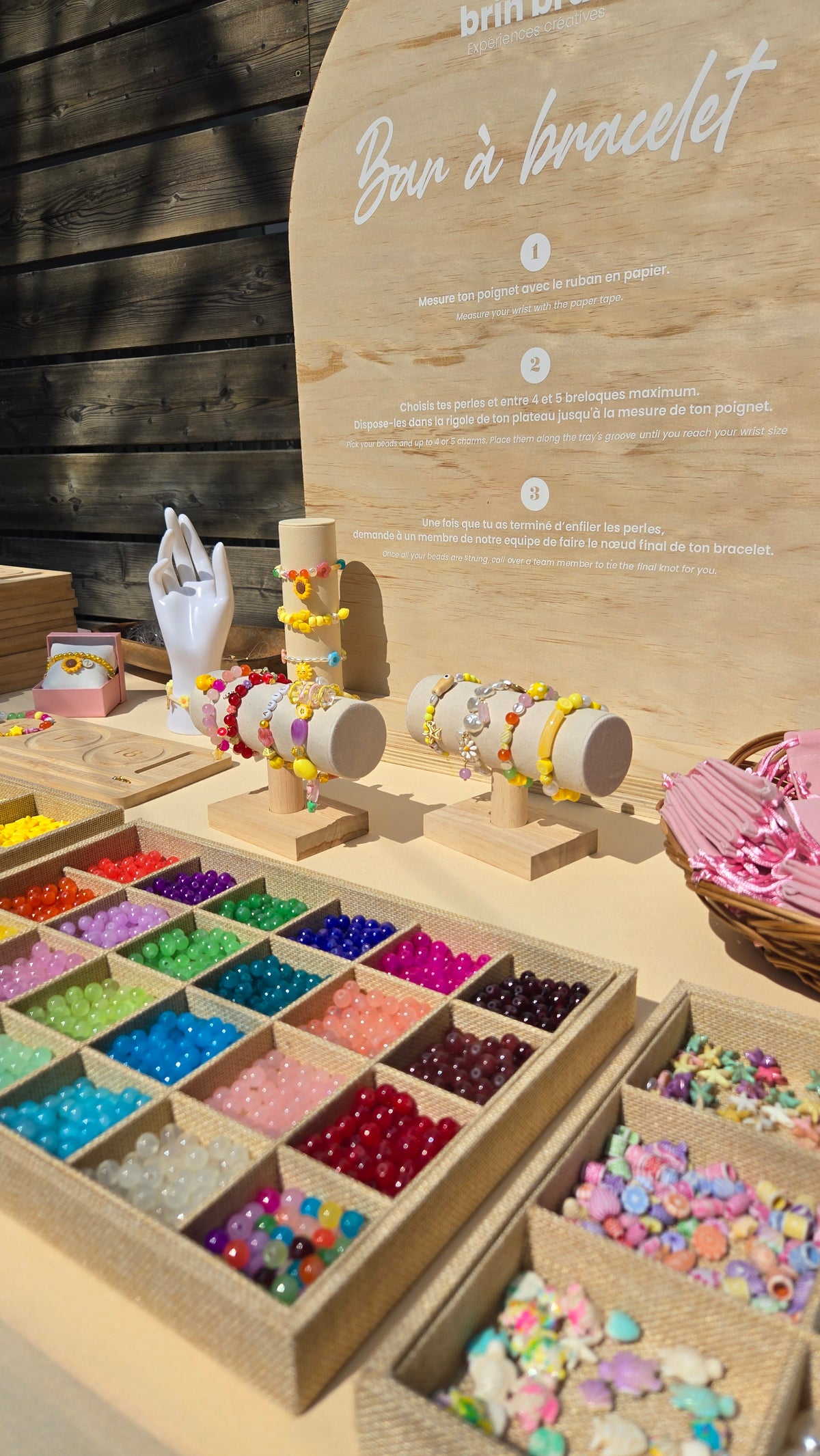 Atelier / animation de création de bracelet. Bar à perles et breloques spéciale enfant. 2h - Privé