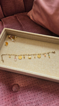 Atelier de création de bijoux. Bar à breloques pour formule EVJF / Bachelorette 3h