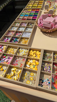 Atelier / animation de création de bracelet. Bar à perles et breloques spéciale enfant. 2h - Privé
