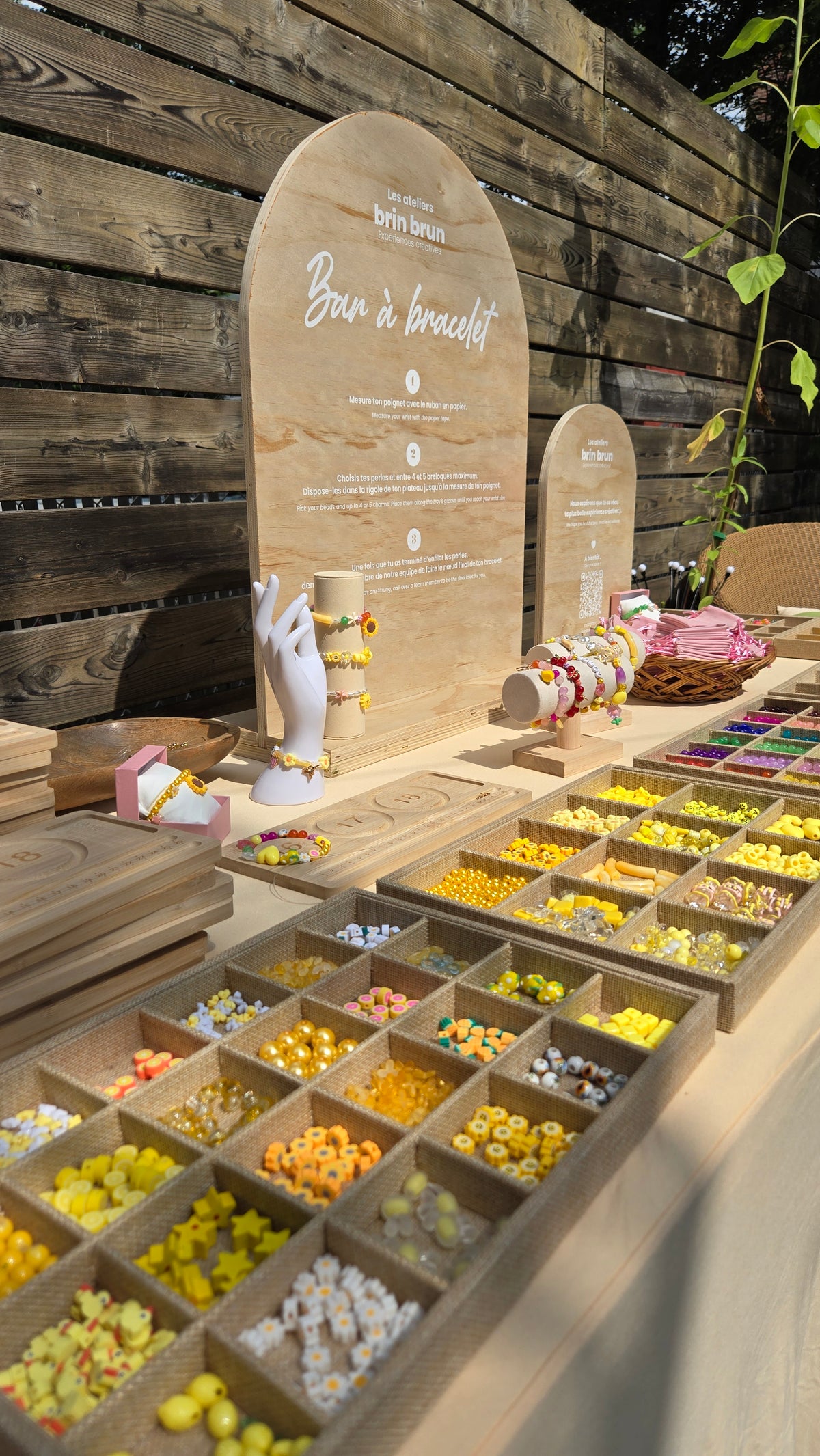 Atelier / animation de création de bracelet. Bar à perles et breloques spéciale enfant - Événementielle
